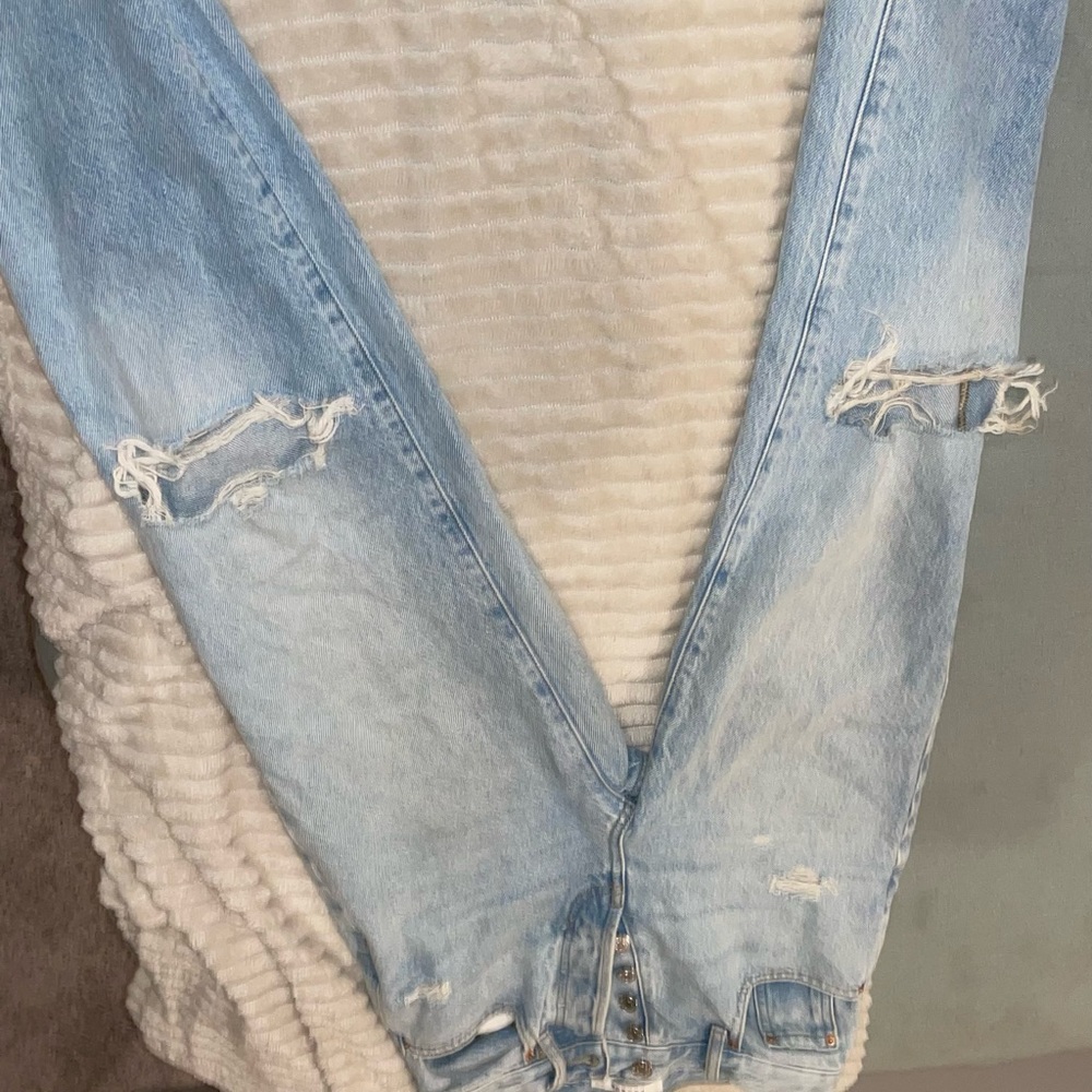 Dad jeans, light blue, rips in knees